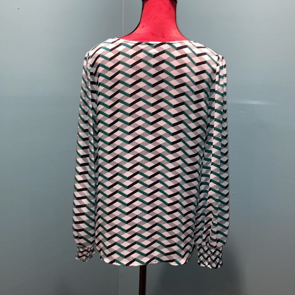 Worthington Green and Black Chevron Patterned Blouse Size Medium - Picture 6 of 13